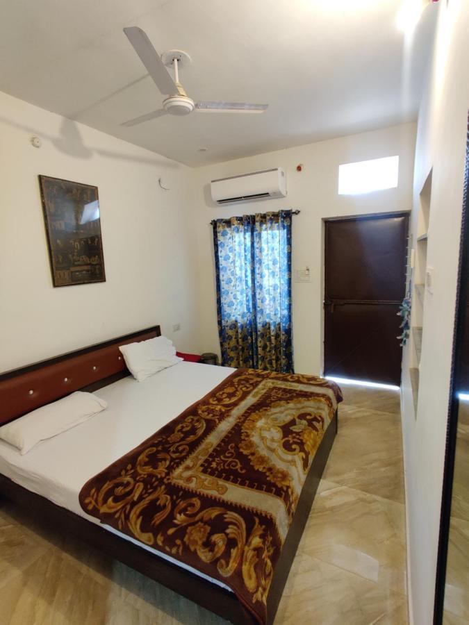 Varah Square Guest House Pushkar Exterior photo